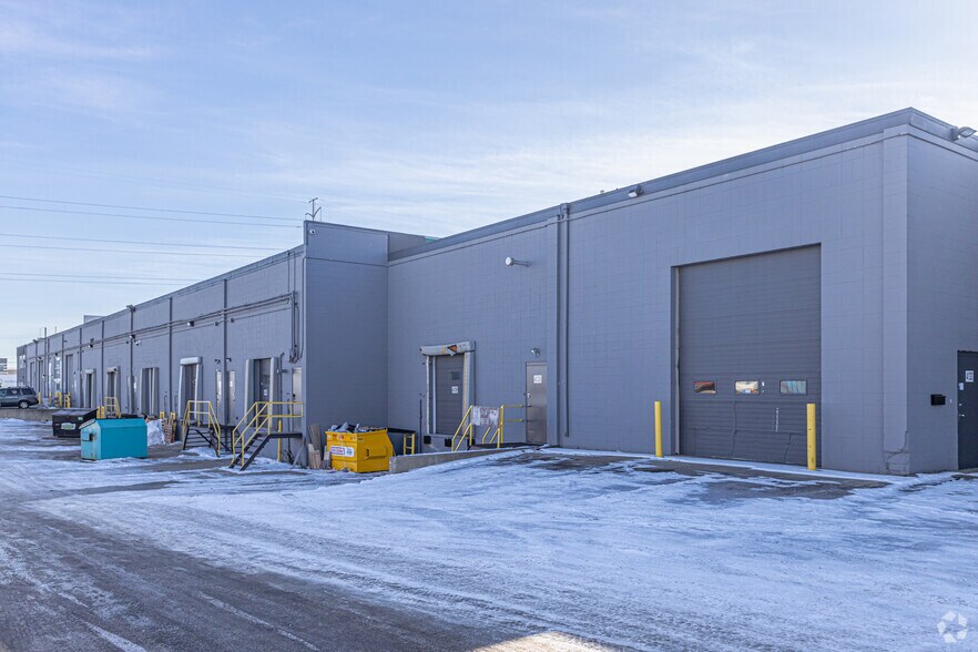 More Photos Of 4133-4161 98th St NW, Edmonton Flex For Lease