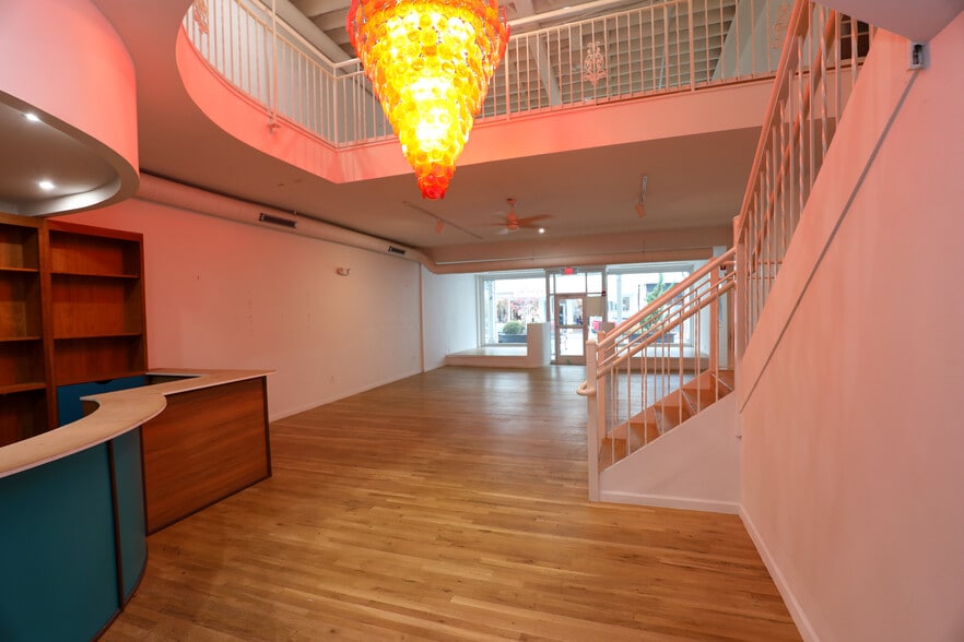 More Photos Of 328 Wall St, Kingston Storefront Retail Office For Lease