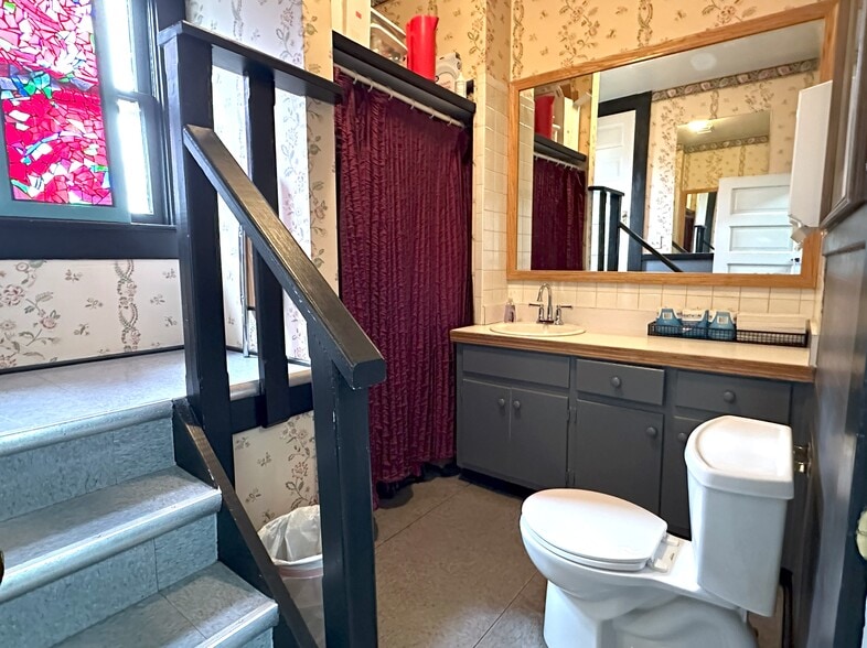 More Photos Of 1809 W Colorado Ave, Colorado Springs Freestanding For Sale