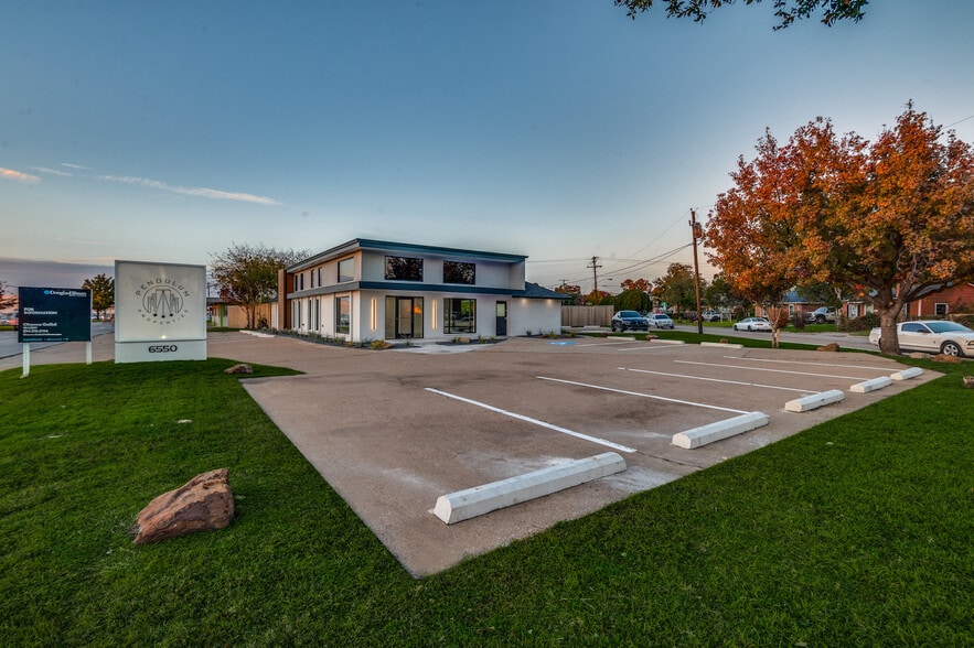 More Photos Of 6550 Lemmon Ave, Dallas Storefront Retail Office For Lease