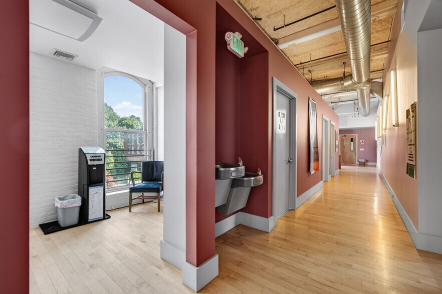 More Photos Of 420 Park St, Housatonic Flex For Sale