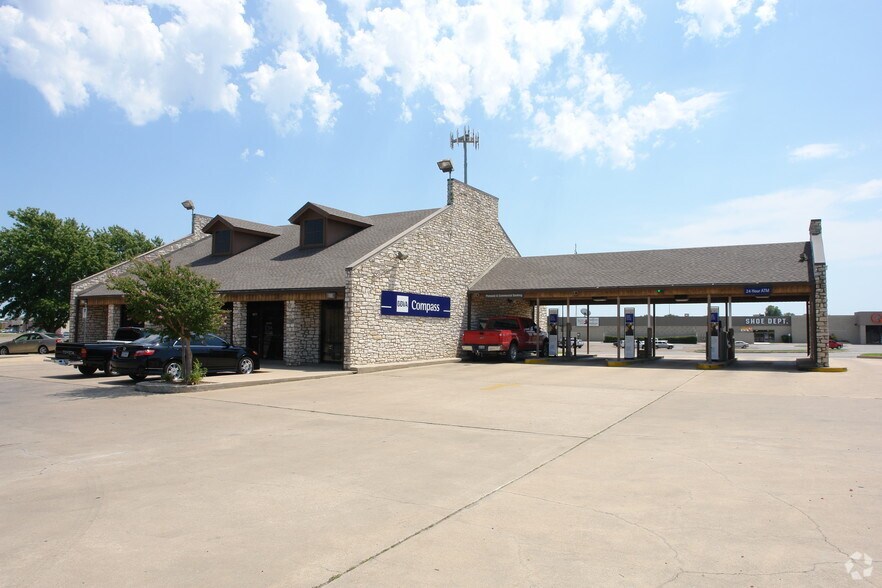 More Photos Of 1663 W Henderson St, Cleburne Unknown For Lease