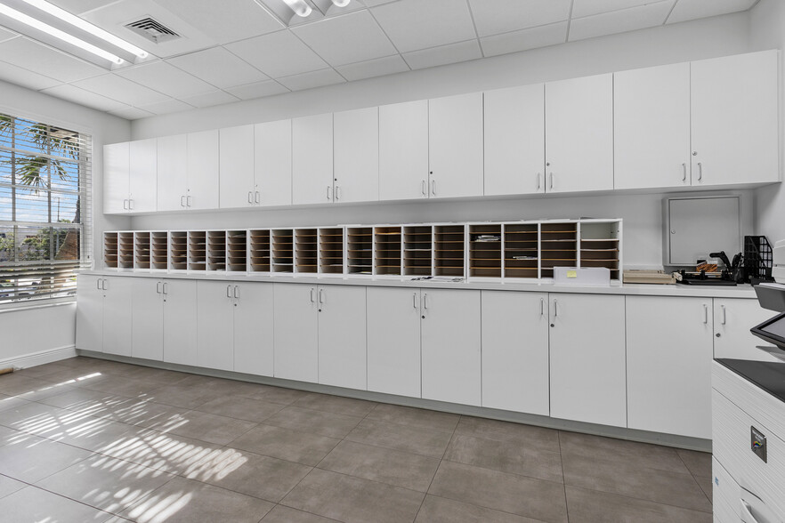 More Photos Of 11811 US Highway 1, North Palm Beach General Retail For Lease