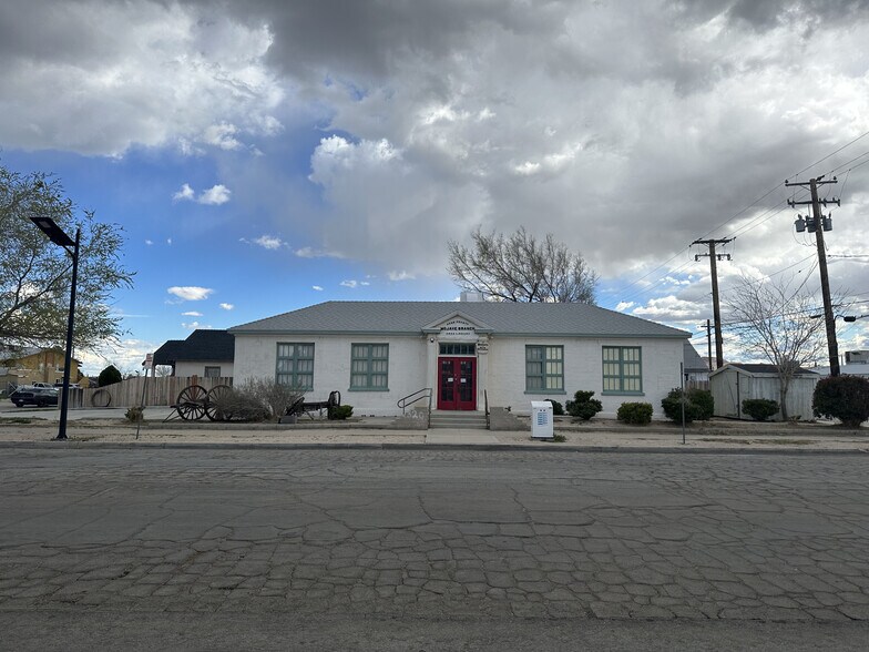 Primary Photo Of 2320 Belshaw St, Mojave Restaurant For Sale