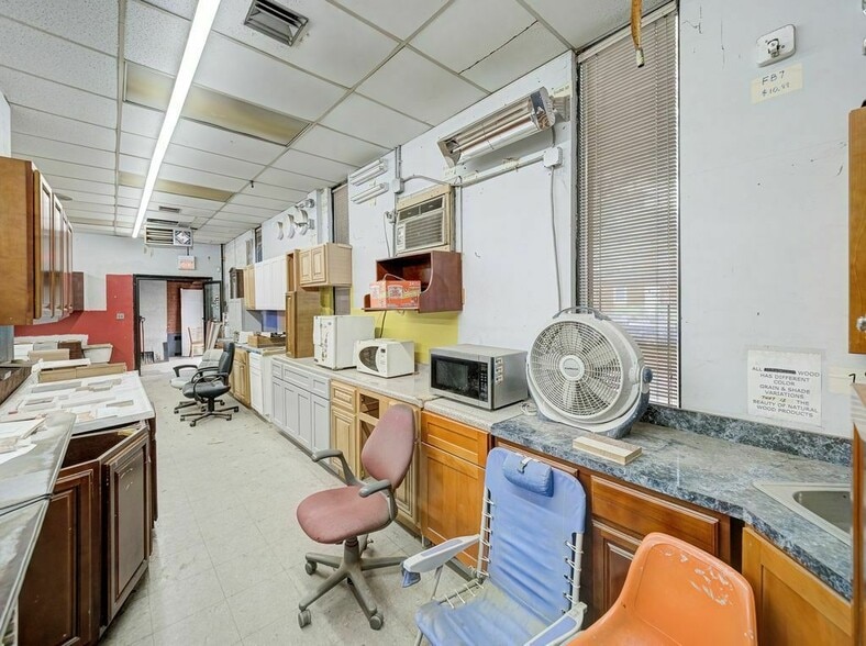 More Photos Of 300-306 W 1st Ave, Roselle Warehouse For Sale