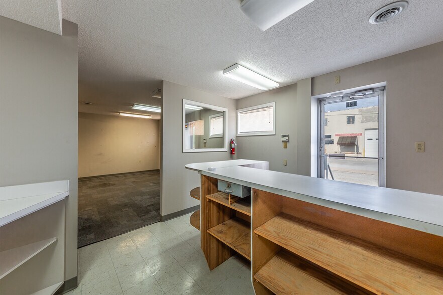 More Photos Of 624 S 7th St, Saint Joseph Industrial For Sale