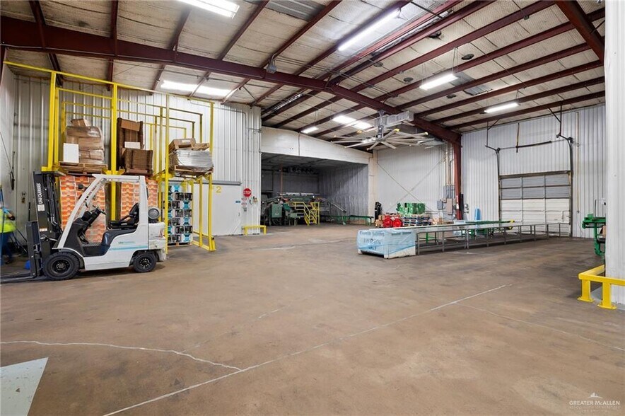 More Photos Of 1300 W US Highway 83, Alamo Warehouse For Lease