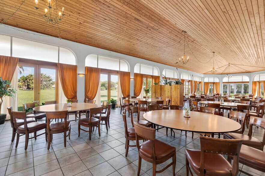 More Photos Of 700 Ocean Dr, Key Colony Beach Restaurant For Sale
