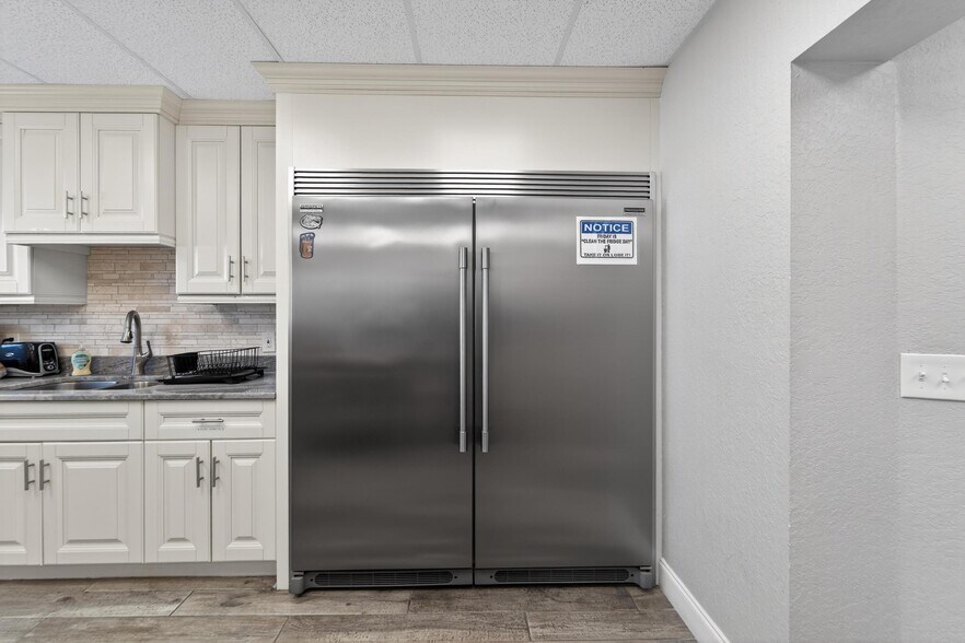 More Photos Of 3411 N 29th St, Tampa Office For Sale