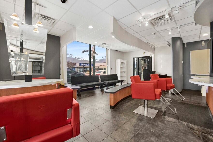 More Photos Of 5037 N Harlem Ave, Chicago General Retail For Lease