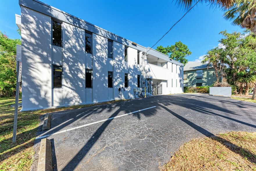 More Photos Of 1771 Manatee Ave W, Bradenton Loft Creative Space For Lease