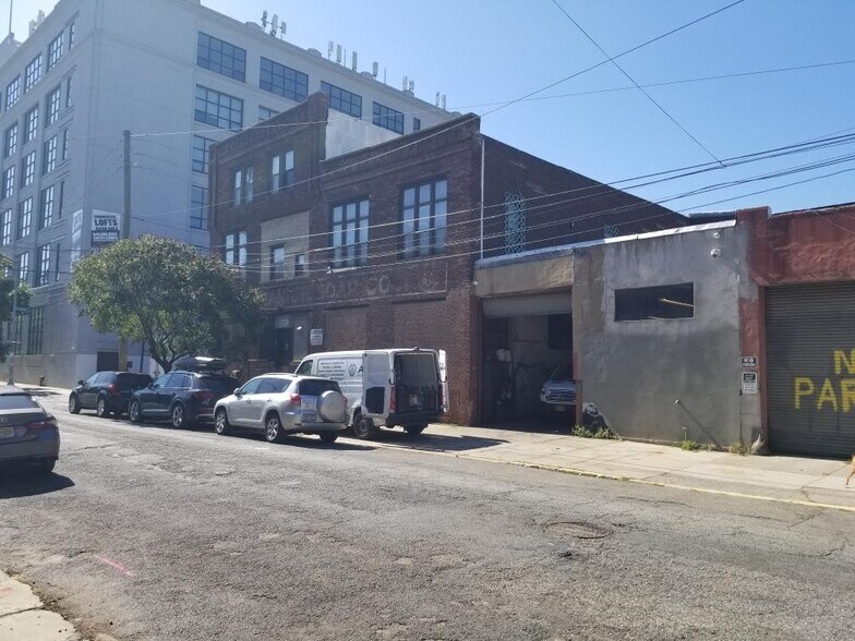 More Photos Of 64 Richards St, Brooklyn Warehouse For Lease