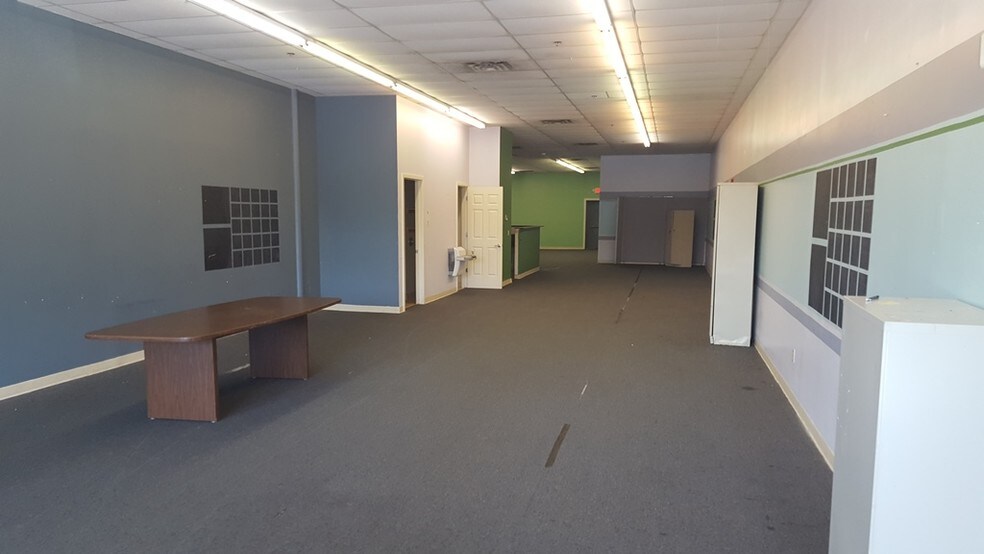More Photos Of 109-113 Salem Tpke, Norwich Unknown For Lease