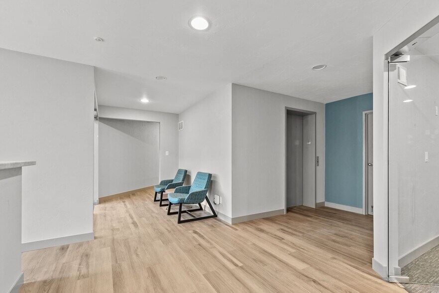 More Photos Of 2009 S Memorial Dr, Appleton Office For Sale