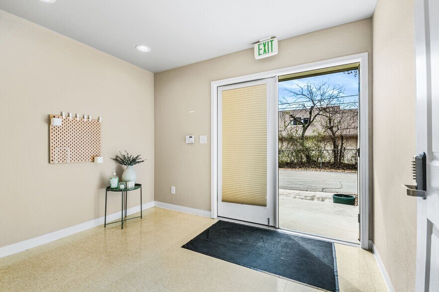 More Photos Of 14235 Blanco Rd, San Antonio Office For Sale