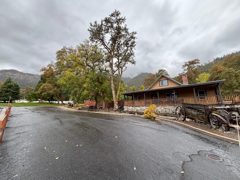 More Photos Of 2276 Main St, Genoa Specialty For Lease