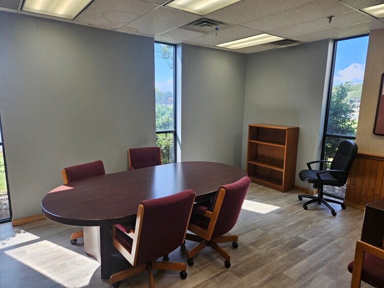 More Photos Of 1904 W Clark Rd, Clarksville Manufacturing For Sale