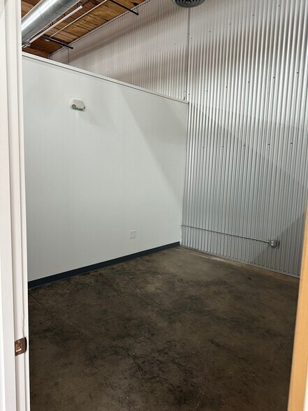 More Photos Of 1130 Oakleigh Dr, East Point Warehouse For Lease
