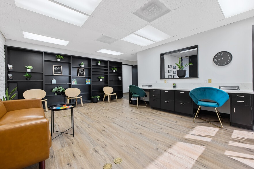 More Photos Of 1620 W Mineral King Ave, Visalia Office For Sale