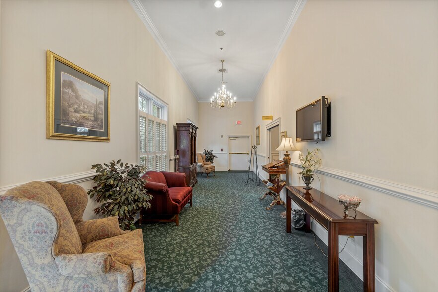 More Photos Of 300 N Tennessee Ave, Etowah Funeral Home For Sale
