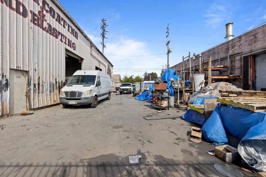More Photos Of 326-330 W 58th St, Los Angeles Warehouse For Sale