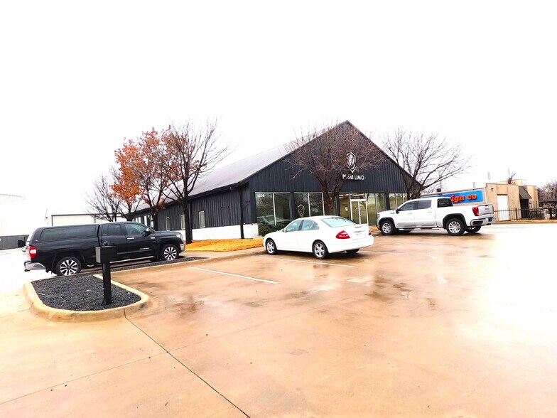 More Photos Of 2230 Joe Field Rd, Dallas Office For Lease