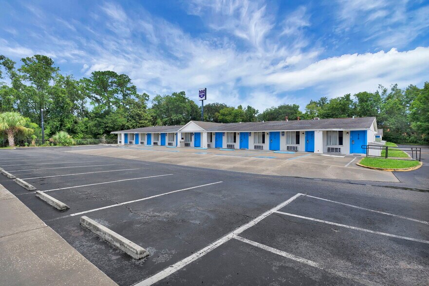 More Photos Of 8285 Dix Ellis Trl, Jacksonville Hotel For Sale