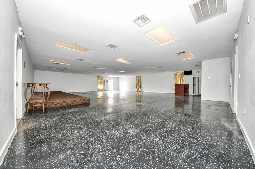 More Photos Of 8346 Howard Dr, Houston Office For Sale