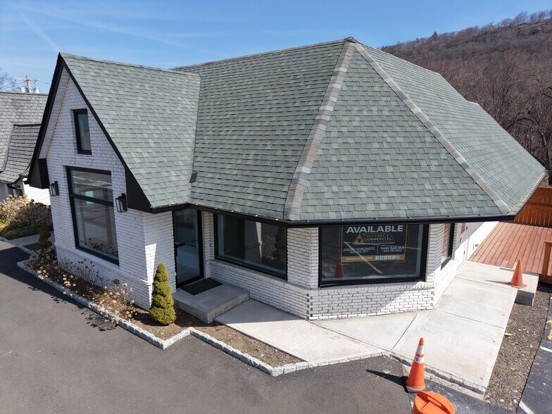 More Photos Of 192 Ny-17, Tuxedo Park Restaurant For Lease