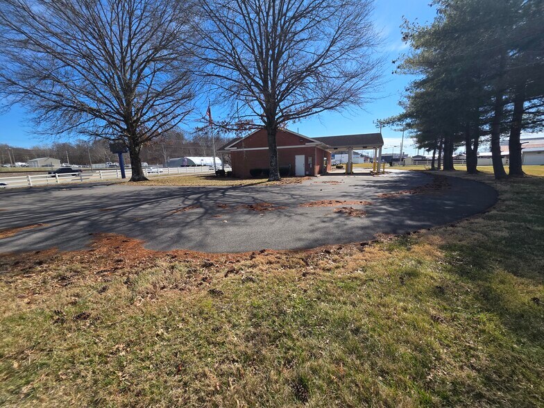 More Photos Of 10 Merritt St, Lucasville Bank For Lease