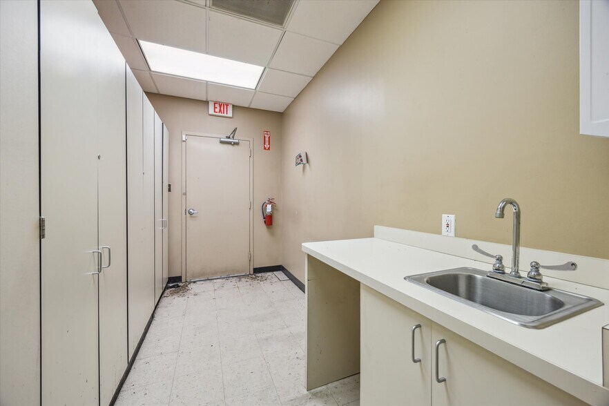 More Photos Of 6504 Memorial Dr, Texas City Medical For Sale