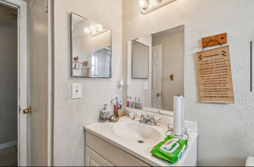 More Photos Of 4507-4517 E Giddens Ave, Tampa Multifamily For Sale