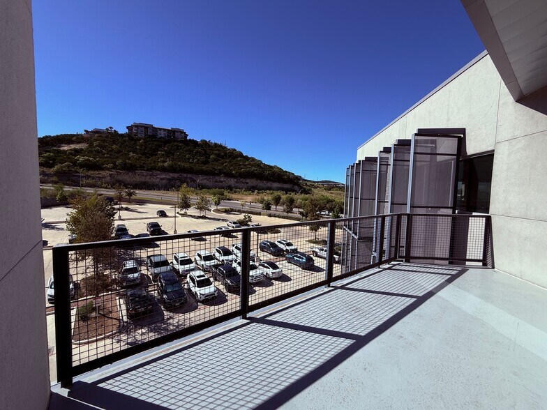 More Photos Of 20327 W Interstate 10, San Antonio Office For Lease