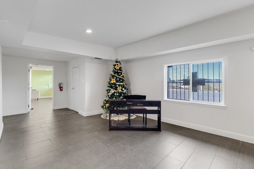 More Photos Of 1966 Broadway St, Vallejo Storefront For Sale