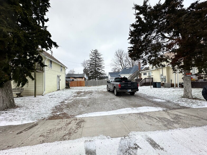 More Photos Of 1831 N C St, Elwood Apartments For Sale