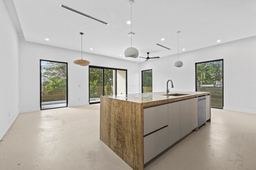 More Photos Of 1321 NE 13th Ave, Fort Lauderdale Multifamily For Sale