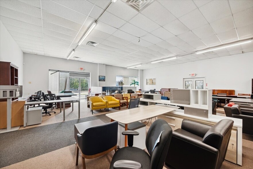 More Photos Of 152 Route 22 W, Green Brook General Retail For Sale