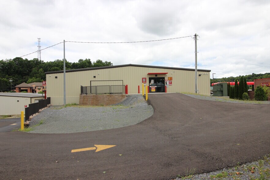 More Photos Of 3057 Lee Hwy, Bristol Self Storage For Sale