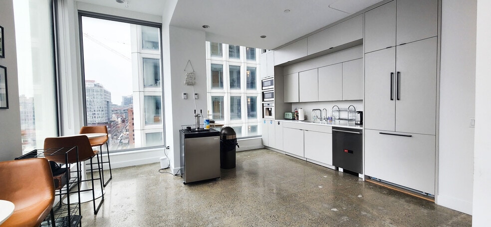 More Photos Of 10 Grand St, Brooklyn Office For Lease