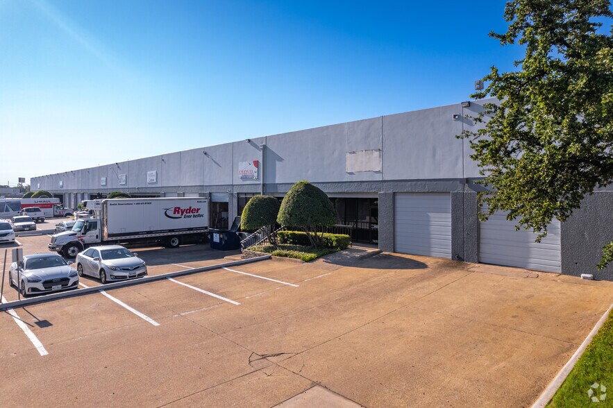 More Photos Of 2156 W Northwest Hwy, Dallas Light Distribution For Lease
