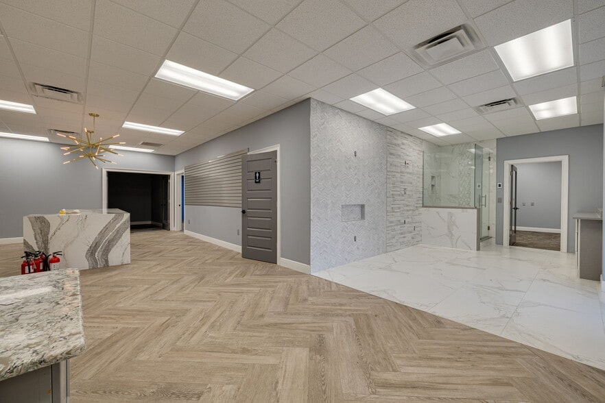 More Photos Of 440 Roberts Rd, Oldsmar Warehouse For Lease