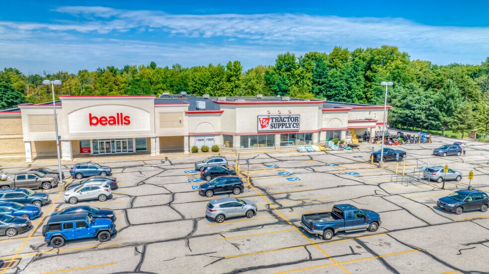 More Photos Of 6581-6603 N Ridge Rd, Madison Freestanding For Lease