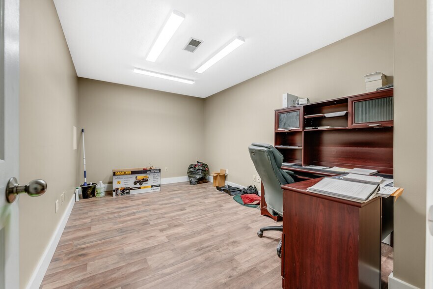 More Photos Of 148 Roush Cir, Fairmont Warehouse For Sale