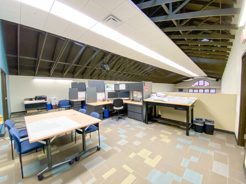 More Photos Of 10 S Shumway Ave, Batavia Office For Lease