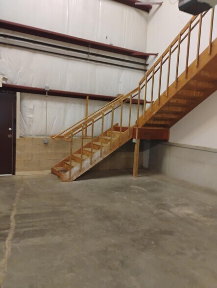 More Photos Of 35 Starr Rd, Danbury Warehouse For Lease