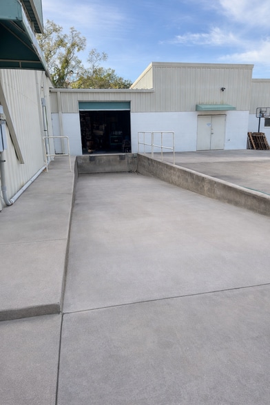 More Photos Of 109 Commerce Way, Sanford Warehouse For Sale