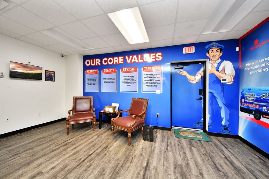 More Photos Of 10814 Woodedge Dr, Houston Warehouse For Sale