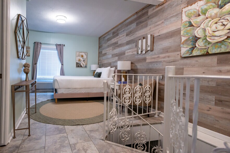 More Photos Of 231 Main St, Frankfort Hotel For Sale
