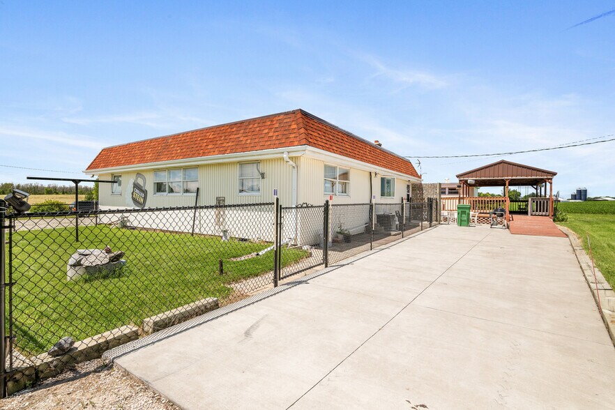 More Photos Of N2698 Highway 57, New Holstein Sports And Entertainment For Sale