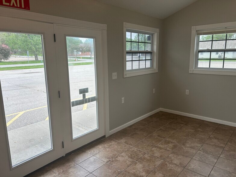 More Photos Of 102 W Lawrence St, Kearney Freestanding For Sale